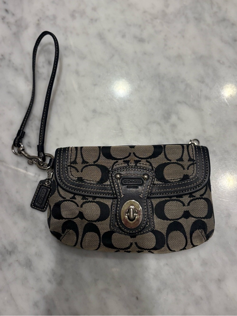 Vintage Coach Signature C Jacquard Turnlock Wristlet Y2K